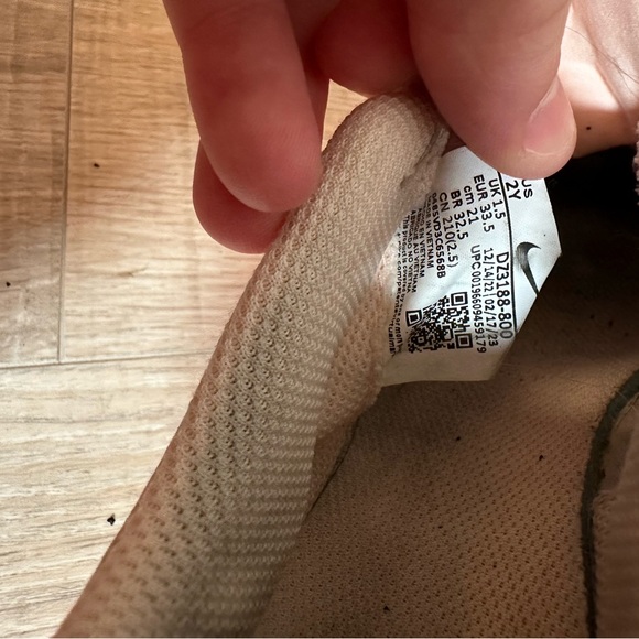 Nike Soccer Cleats - Picture 5 of 5